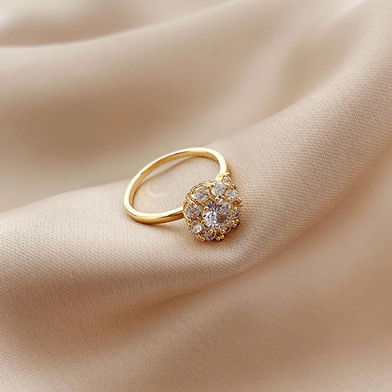 Nhẫn nữ mạ vàng 18k đính kim cương nhân tạo lấp lánh thiết kế mặt xoay chuyển độc đáo mới lạ thời trang sang trọng