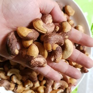 Hạt Điều Rang Muối - Loại nguyên hạt còn vỏ lụa