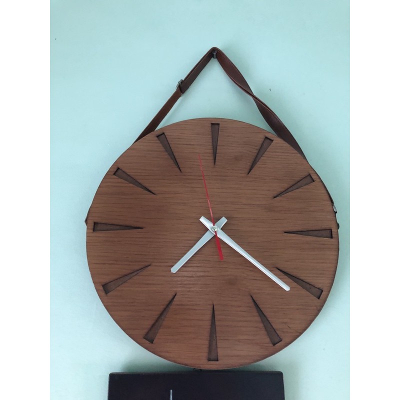 Đồng hồ treo tường bằng gỗ