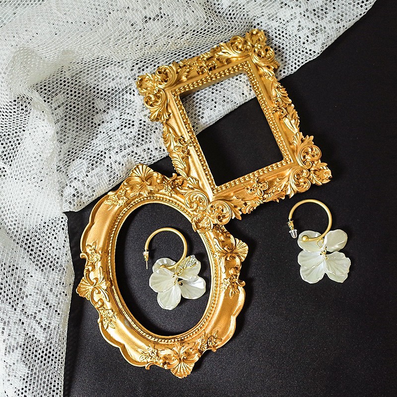 Khung ảnh phong cách cổ điển đẹp mắt tiện dụng trang trí