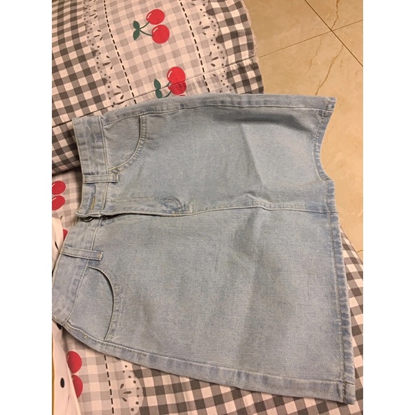 Chân váy jean thêu hoa dáng chữ A