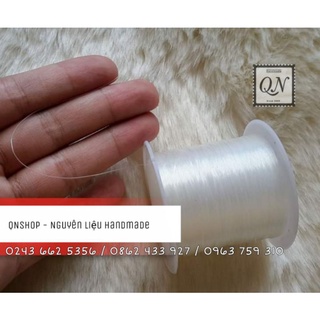 Cuộn chỉ khâu nhiều màu, kim khâu...