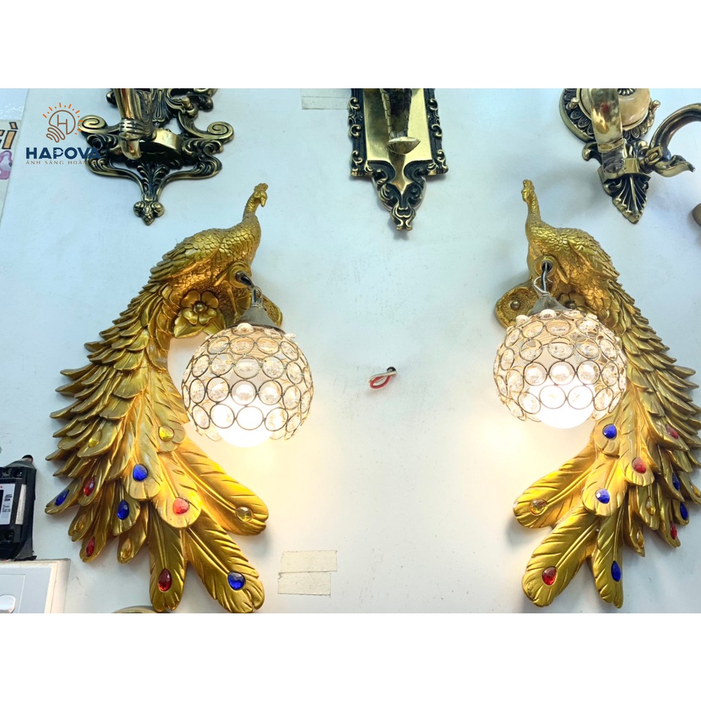 Đèn gắn tường, đèn trang trí phòng khách hình con công HAPOVA SATRE 6222 bộ 2 Kèm bóng 9W Vàng