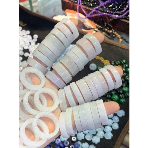 Nhẫn đá Bạch Ngọc có bản tròn và bản vuông