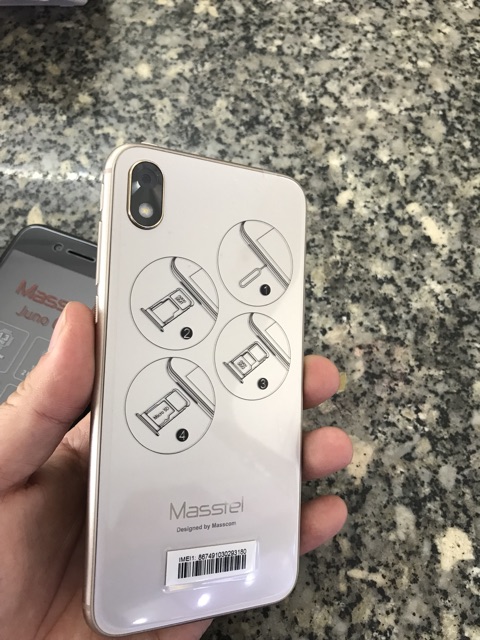 Điện thoại Smartphone Masstel Juno Q6 kiểu dáng Ipx màn hình 5 inch ram 1Gb Rom 8Gb chơi game LQ cực đã+ kèm bao da | BigBuy360 - bigbuy360.vn