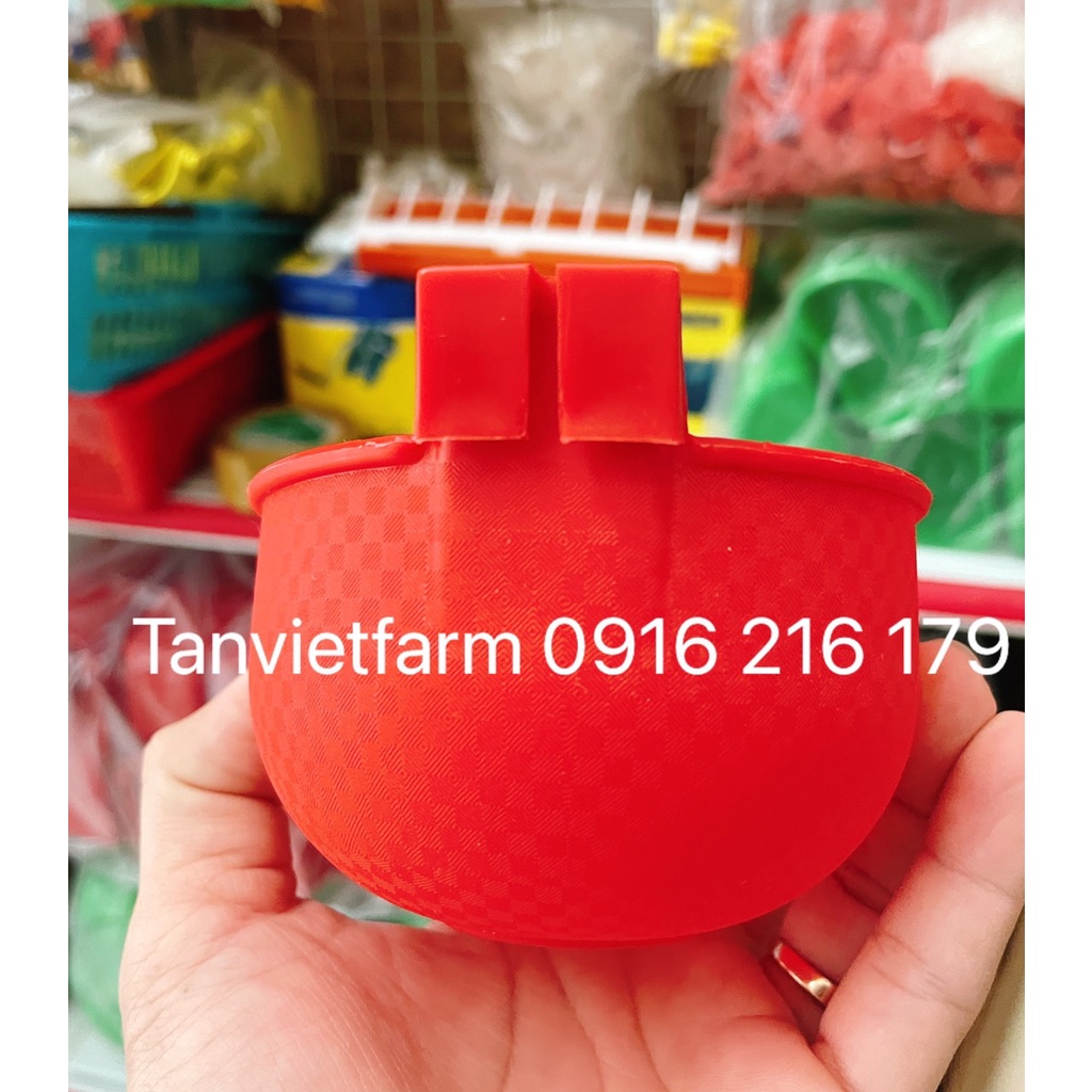 Gáo dừa nhựa mẫu mới cho gà ăn