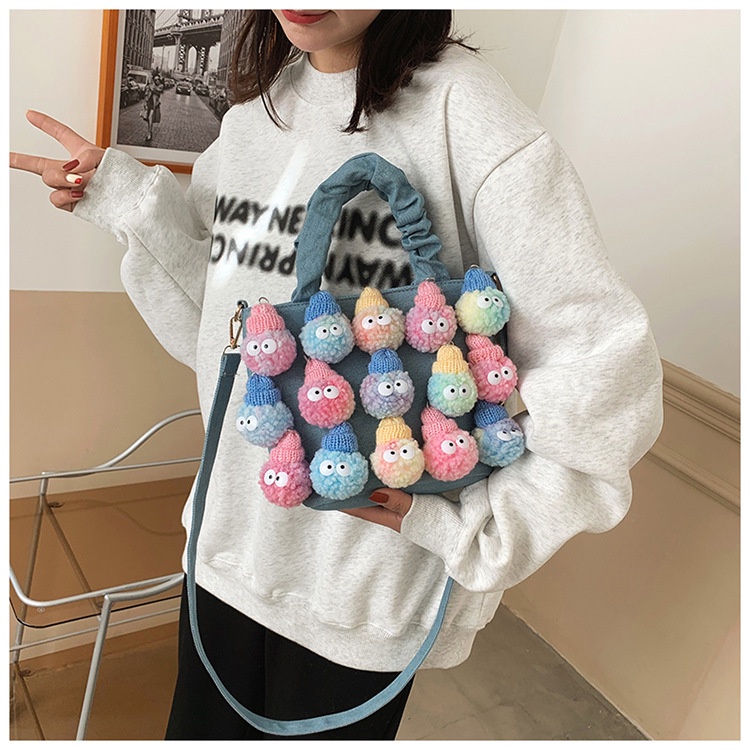 Túi xách gắn búp bê nhồi bông đáng yêu cho nữ