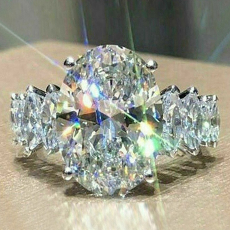 Nhẫn đính hôn phong cách công chúa thời trang dành cho nữ