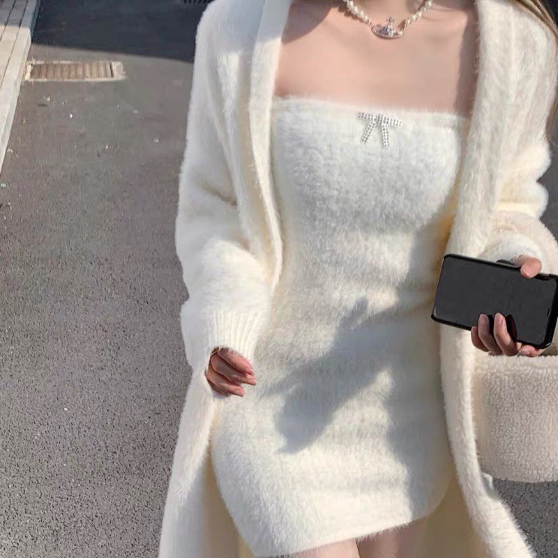 Set đầm len lông trắng ống hở vai lưng ôm body tôn dáng sexy nơ vải bông ấm thu đông + áo khoác choàng tay dài cardigan