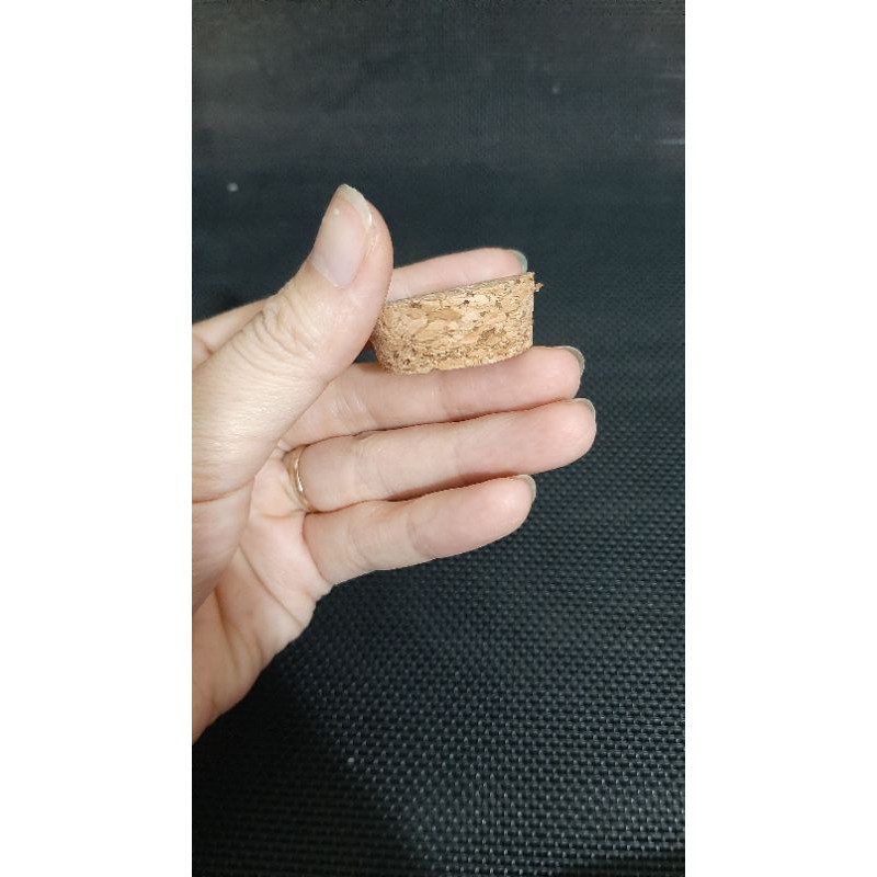 3 chiếc nút bần