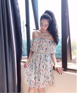 Váy trễ vai trắng