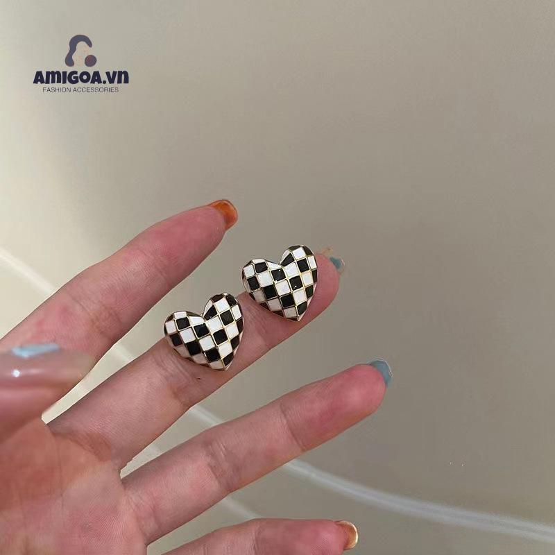 ✨✨Đôi bông tai hình trái tim họa tiết bàn cờ đơn giản xinh xắn