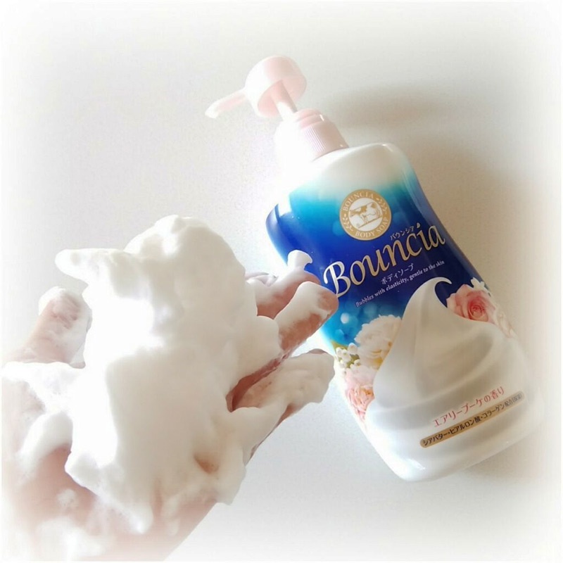Sữa tắm Bouncia dưỡng ẩm, trắng da chiết xuất sữa bò chai 500ml (2 mùi)