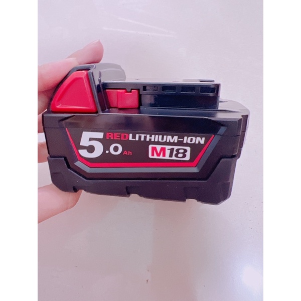 Pin đóng mới milwaukee m18v 5A có leb báo pin