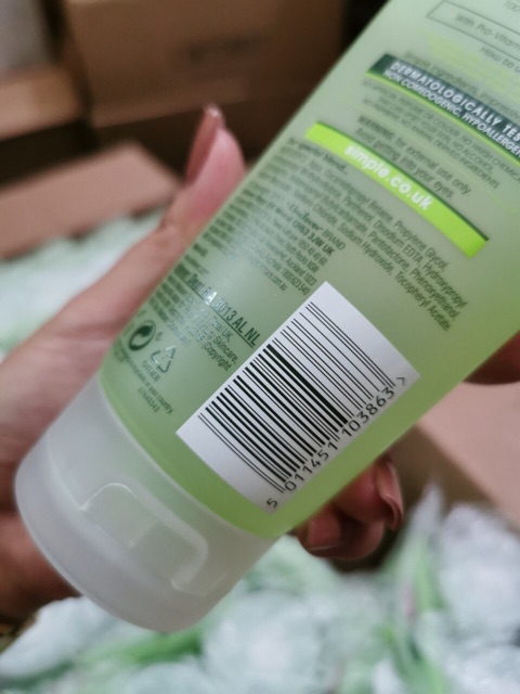 Sữa rửa mặt Simple Refreshing Facial Wash Gel cho Da Nhạy Cảm 150ml | BigBuy360 - bigbuy360.vn