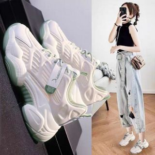 Giày thể thao nữ siêu phẩm năm 2020
