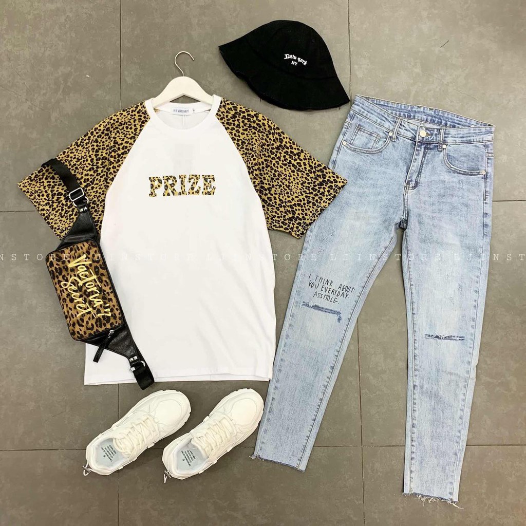 Quần jean nam màu xanh dương rách gối in chữ vải dày cầm nặng tay mã 9600 | BigBuy360 - bigbuy360.vn