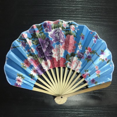 Set quạt và trâm cài trang trí mặc cùng kimono. Hàng đặt trước 10 ngày.