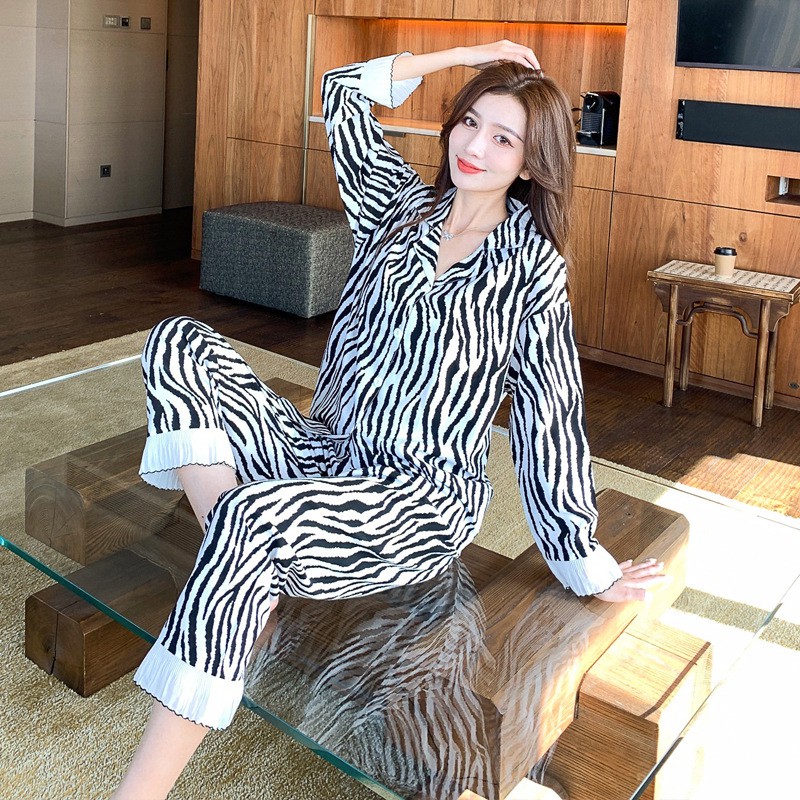 Pijama- Đồ Bộ Ngủ Áo Quần Dài Vải Lụa Họa Tiết Vằn Đen Trắng DDP05
