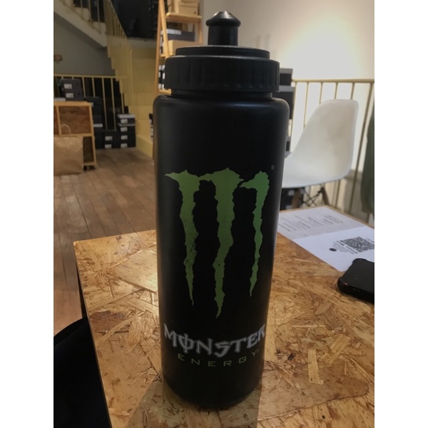 Bình đựng nước thể thao Monster Energy