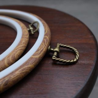 Khung thêu giả vân gỗ 
4 size