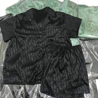 Bộ pizama lụa gấm