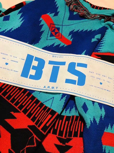 VIDEO + ẢNH THẬT ÁO KHOÁC LEN CARDIGAN BTS TẠI SBS GAYO DAEJUN