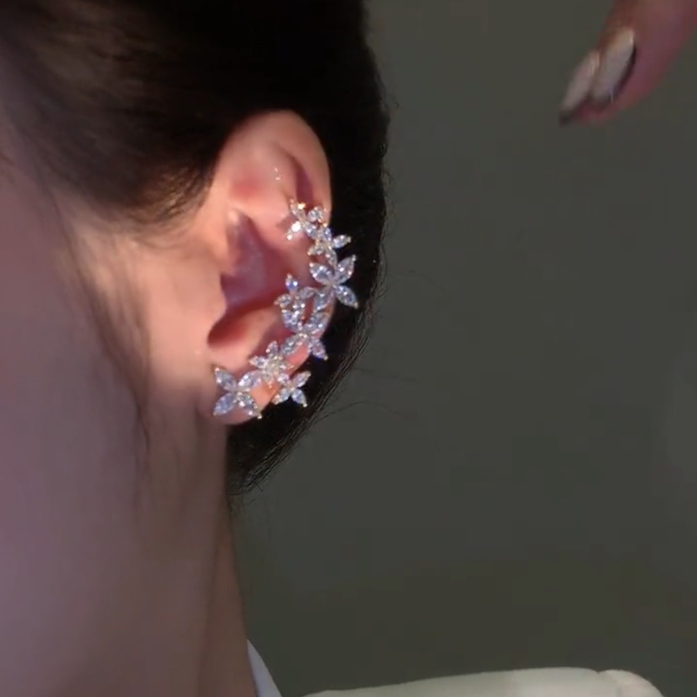 Đôi Khuyên Tai Hình Cỏ Bốn Lá Đính Đá Thời Trang Cho Nữ