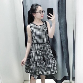 Váy kẻ cara xoè tầng