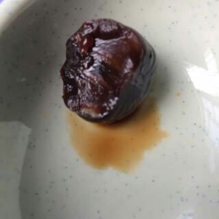 Tỏi cô đơn ngâm tương lâu năm