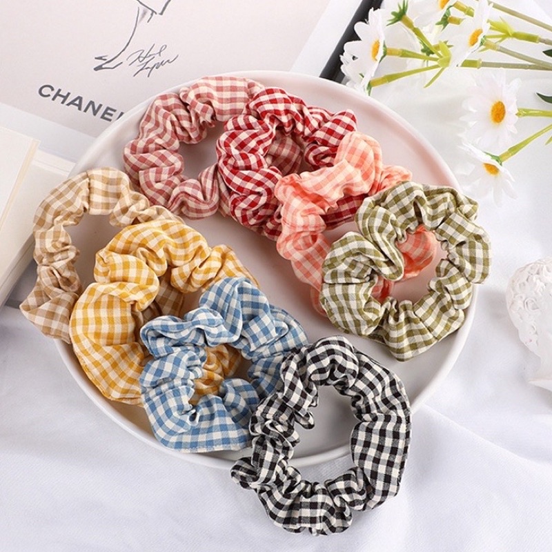Buộc tóc caro xinh xắn