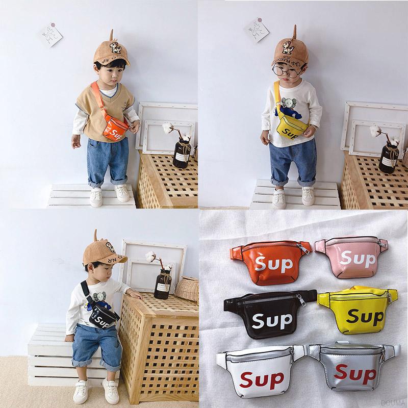 Túi đeo chéo họa tiết chữ dễ thương tùy chọn màu sắc dành cho bé