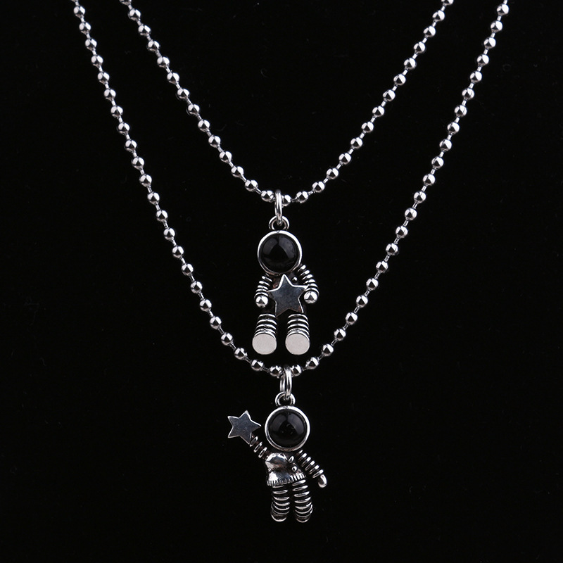 Vòng cổ MAYEBE LAVEND hình phi hành gia độc đáo phong cách Hàn Quốc