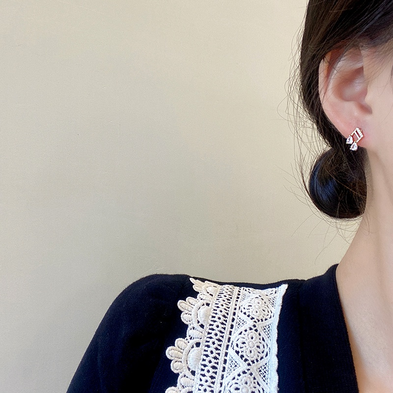 Khuyên Tai Không Đối Xứng Hình Nốt Nhạc Đính Đá Zircon 2022 Thời Trang Hàn Quốc Cao Cấp Cho Nữ s925
