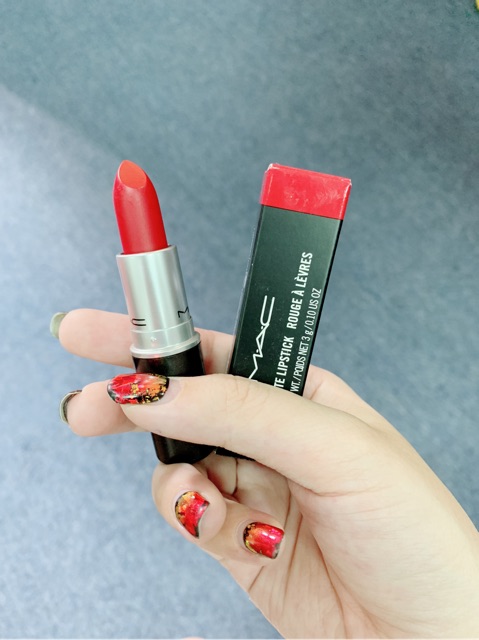 Son MAC matte: Ruby Woo - Russian Red