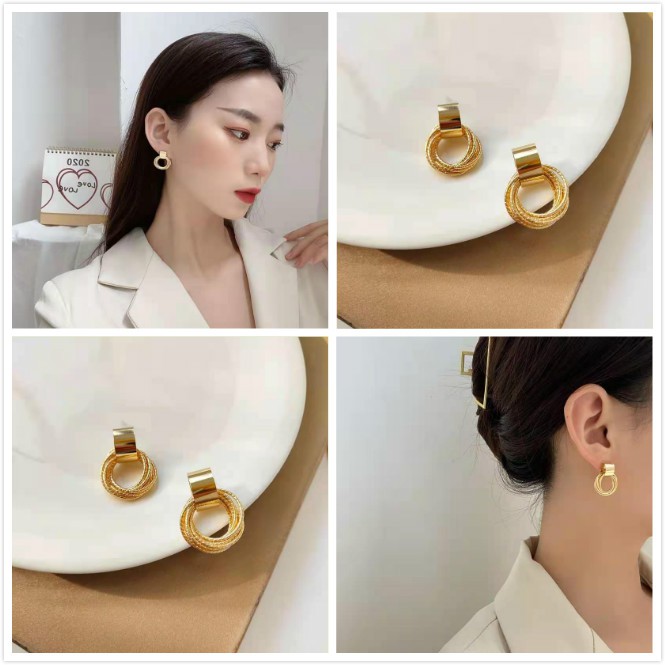 Đôi bông tai thời trang Hàn Quốc dễ dàng phối trang phục độc đáo