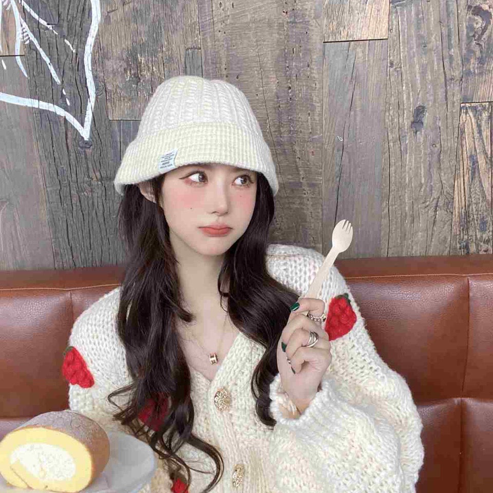 Strawberry gentle sweet knitted sweater cardigan coat thickened in autumn and winter 2021 new style long-sleeved blouse