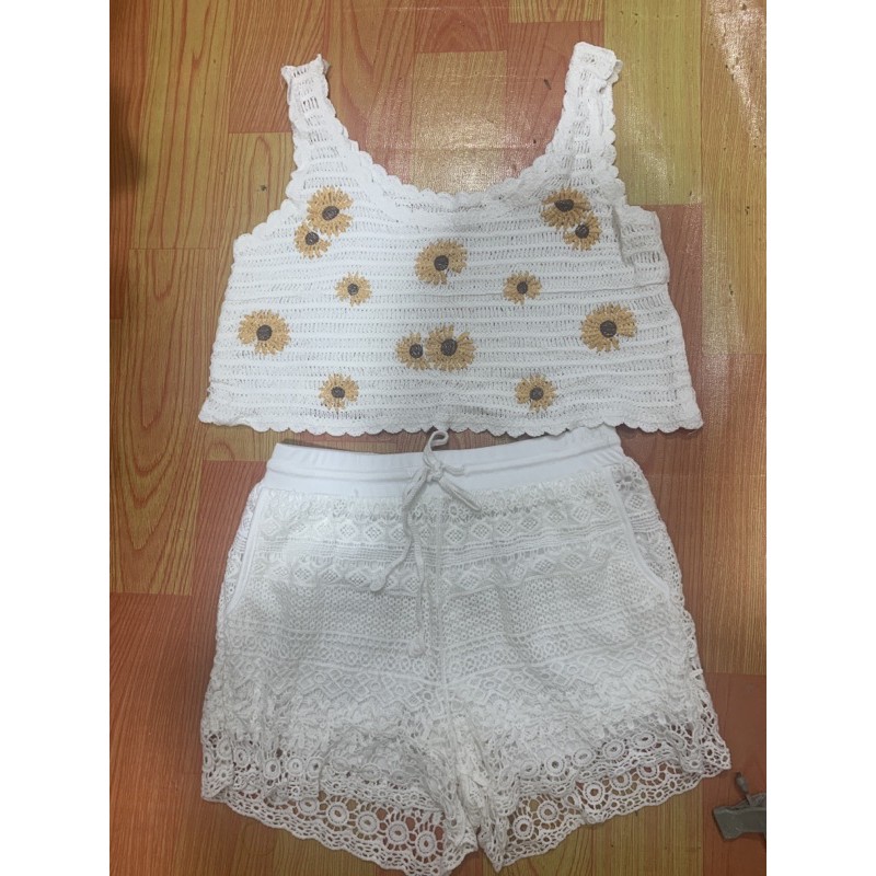 Set ren biển - áo len sợi thêu hoa cúc cổ tròn + quần ren hoạ tiết đồng xu (có tách rời)