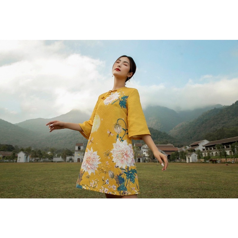 Áo dài gấm Joven màu vàng