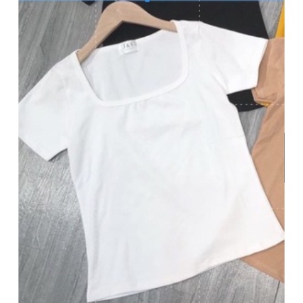 Áo thun nữ cổ vuông ngắn tay, áo cổ vuông ôm body hot trend 2022 | BigBuy360 - bigbuy360.vn