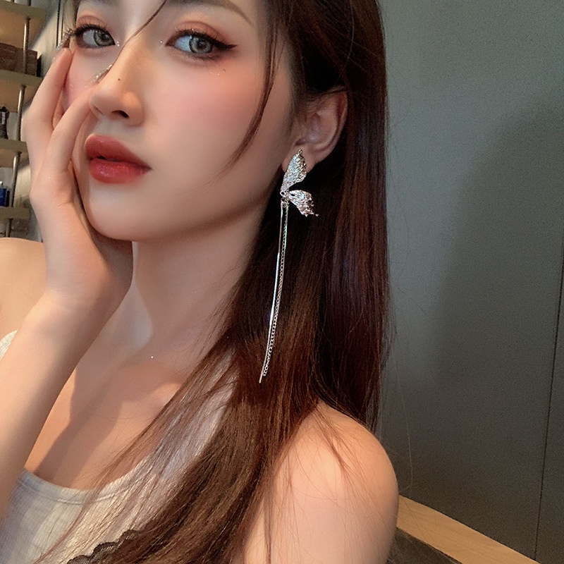 Bông tai kim loại phối tua hình cánh bướm