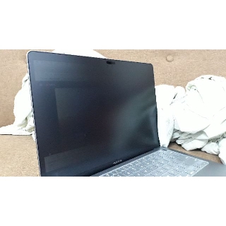 MIẾNG DÁN CHỐNG NHÌN TRÔM CHO MACBOOK!!