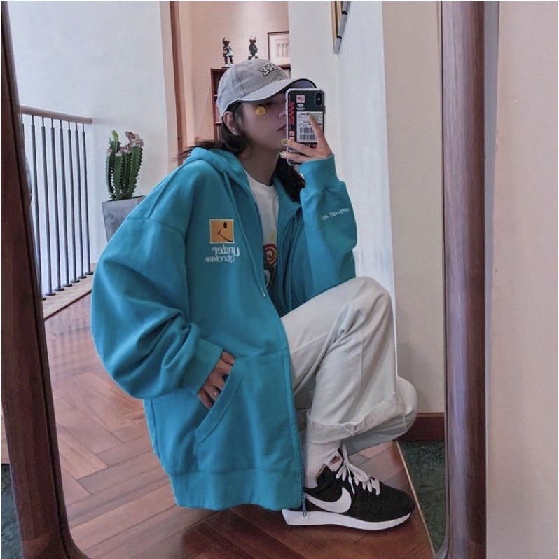 Áo khoác nỉ chất dày, có mũ to, form rộng, dáng unisex