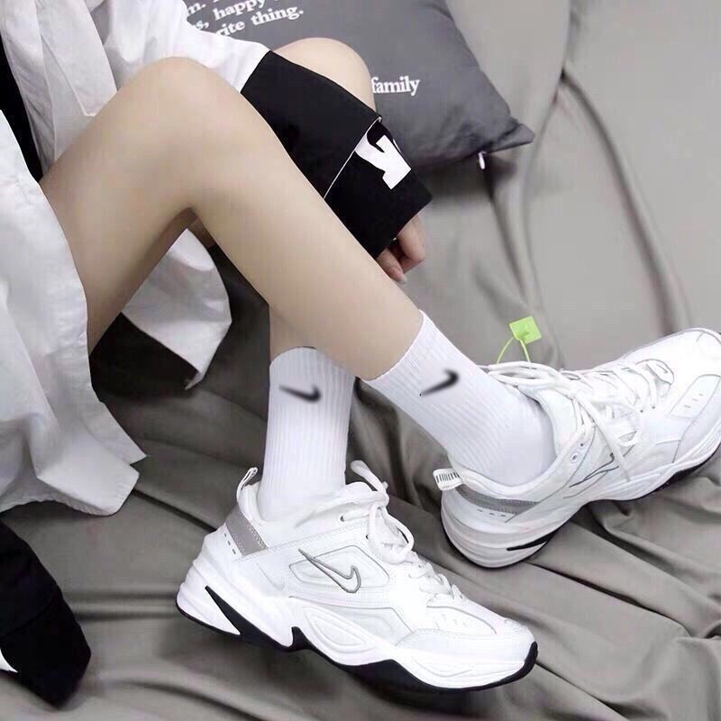 Tất cổ cao nam nữ dáng thể thao, Vớ dài Hàn Quốc co giãn thoáng mùi màu đen trắng mix với giày sneaker, jordan, converse