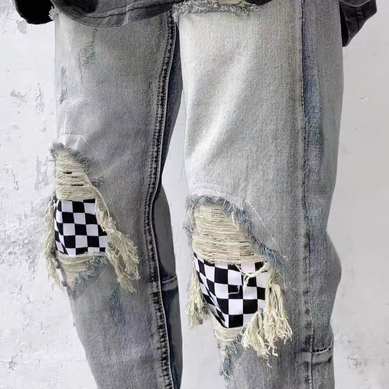 Quần Jeans rách gối caro