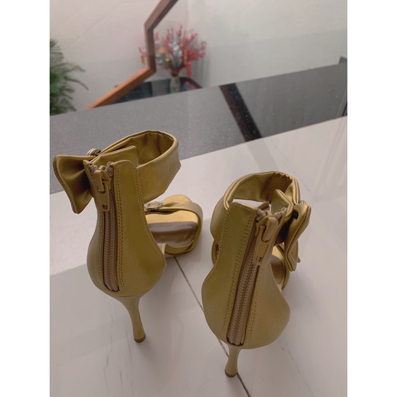 Giày Charles and Keith vàng size 37 cao 9 phân