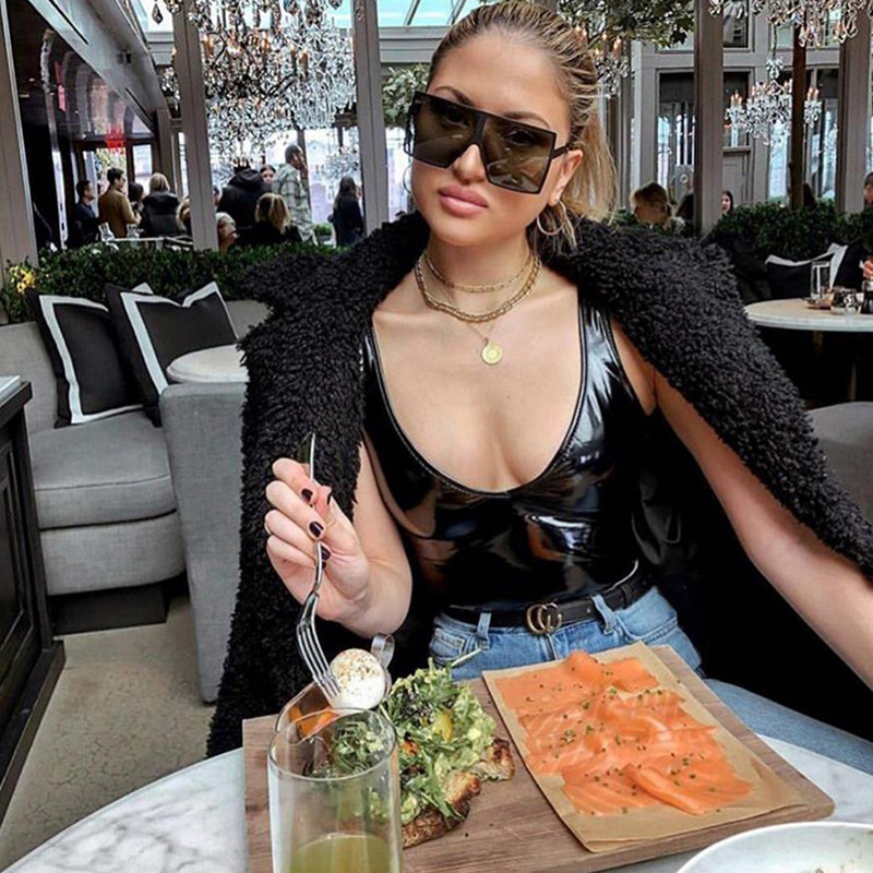 Áo kiểu không tay cổ chữ U ôm dáng cá tính quyến rũ