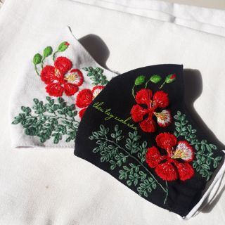 Khẩu trang thêu hoa phượng vĩ