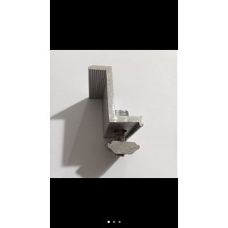 kẹp giữa tấm pin