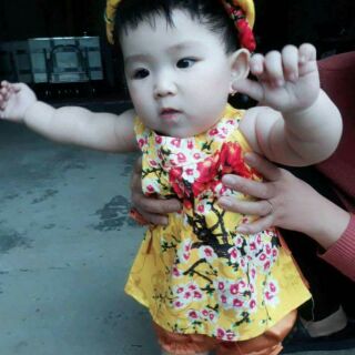 2 ri yếm hoang hoa baby shop............................................................................................